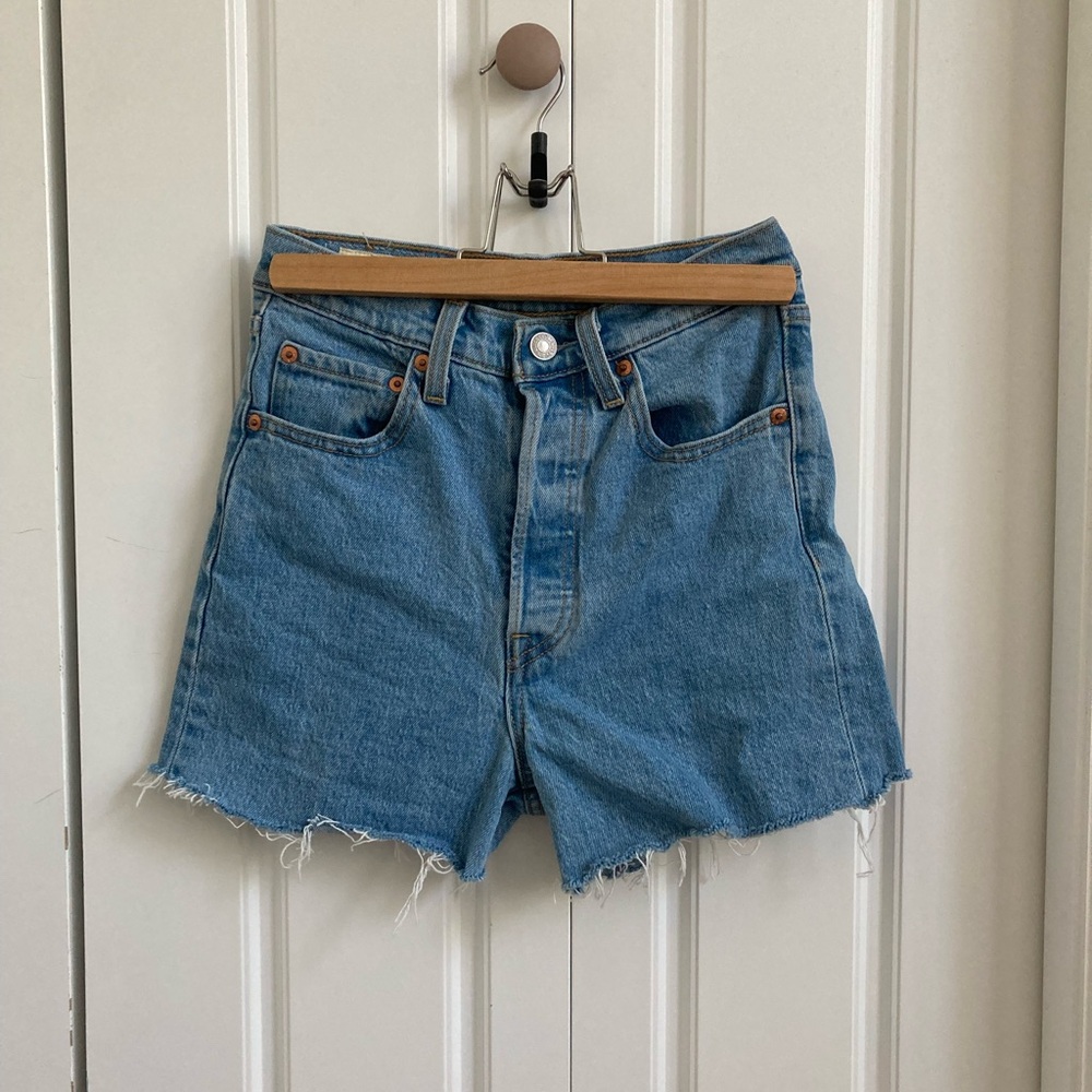 Levi’s Womens Ribcage Straight Shorts